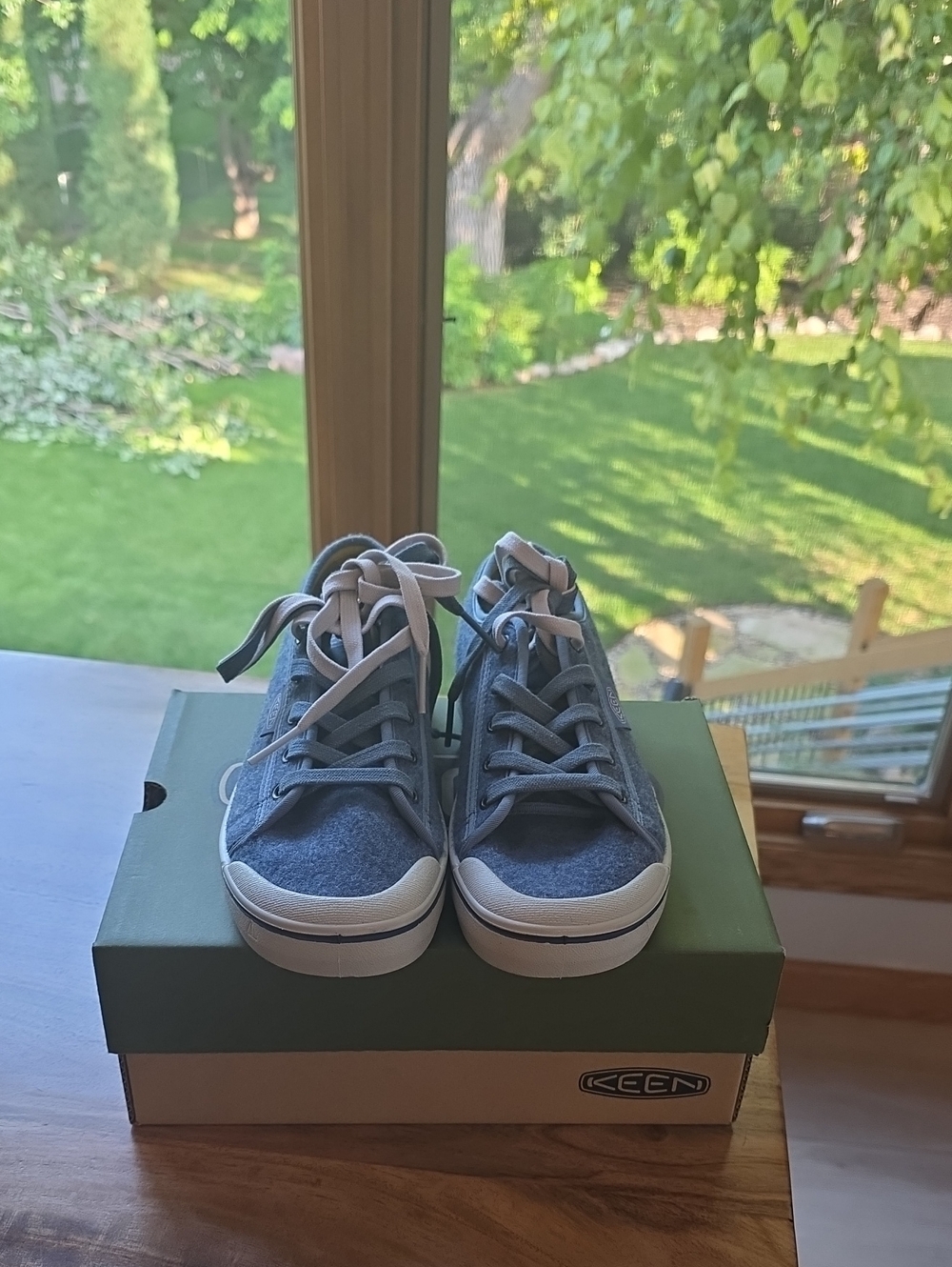 Keen Elsa W Low Top Sneakers. Women Size 7 US In Blue Felt/Vapor.